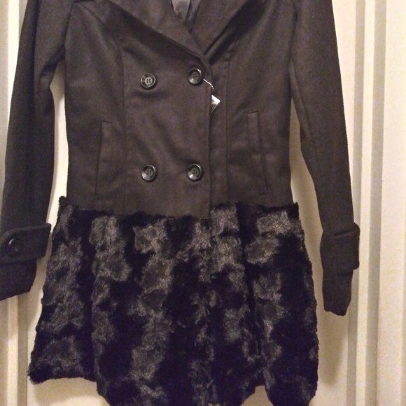 Yoki Coat - Picture 2 of 4